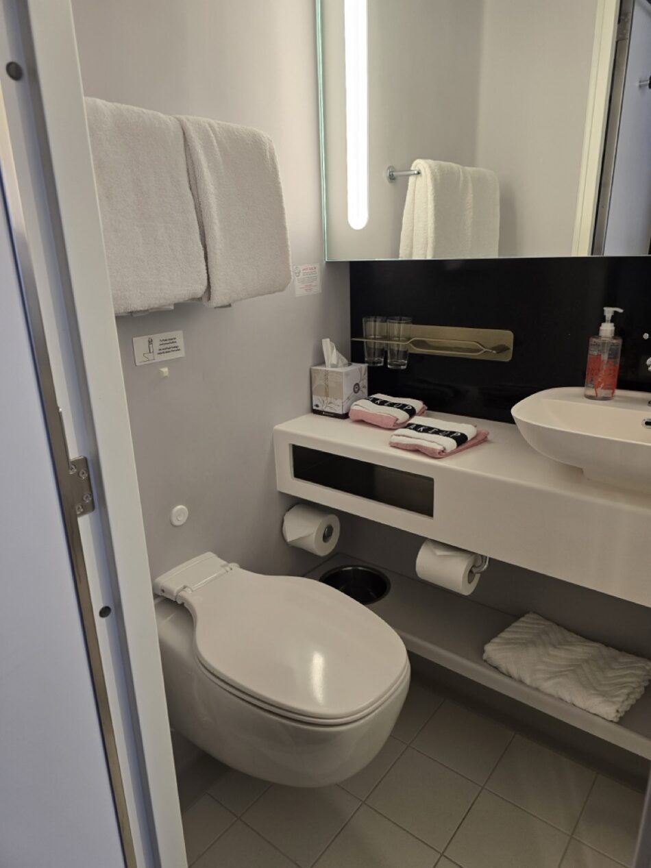11114Z Bathroom