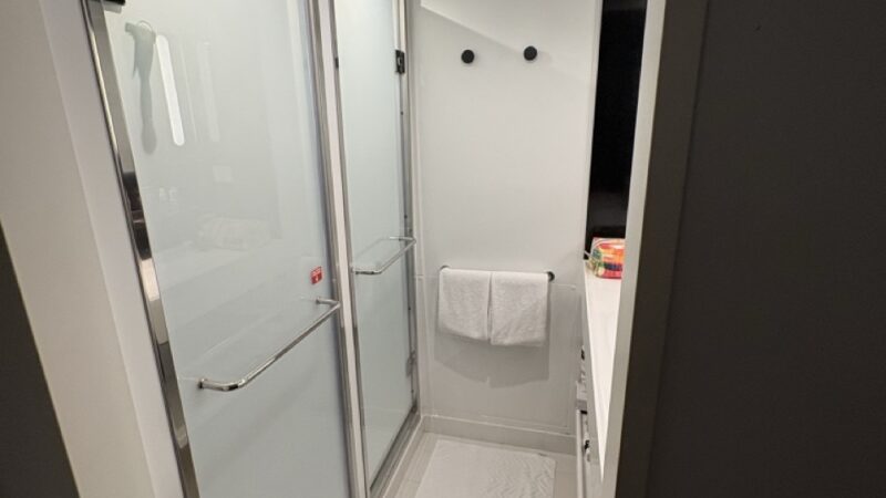 14334Z Bathroom