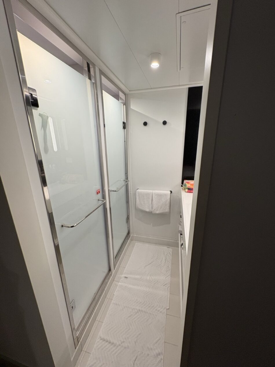 14334Z Bathroom