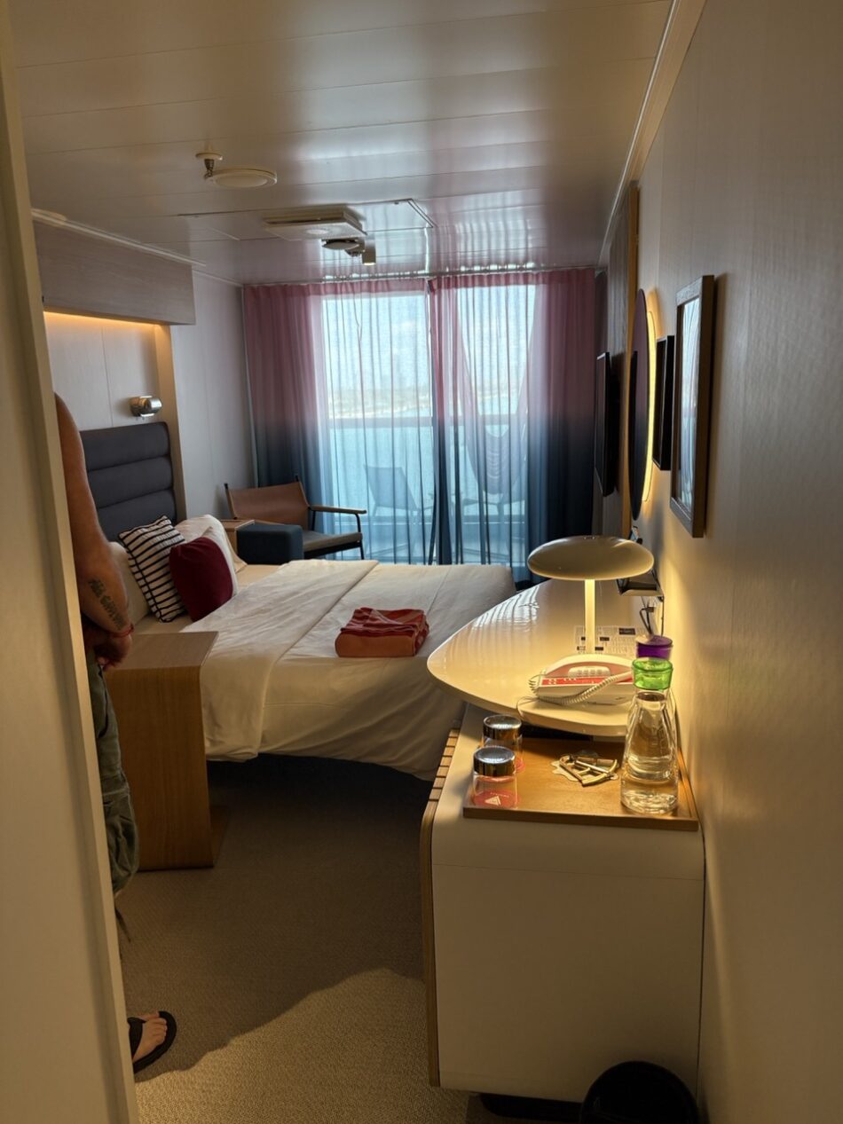 14334Z Cabin