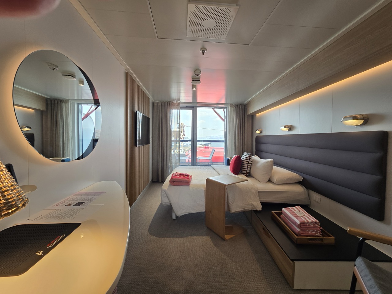 Cabin 8286Z on board Scarlet, Valiant and Resilient Lady