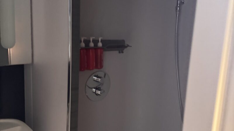 11318A Bathroom