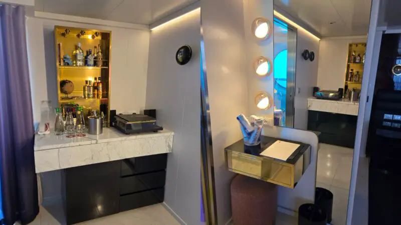 10009A Vanity Areas
