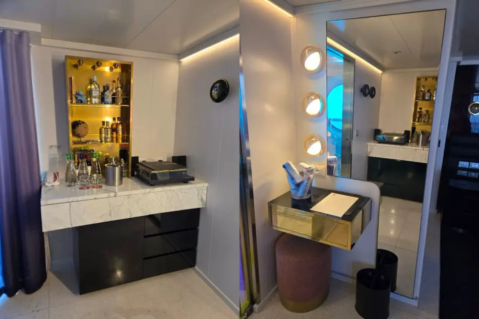 10009A Vanity Areas