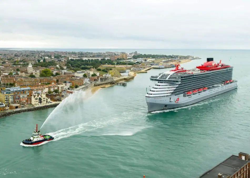 Brilliant Lady sails into Portsmouth