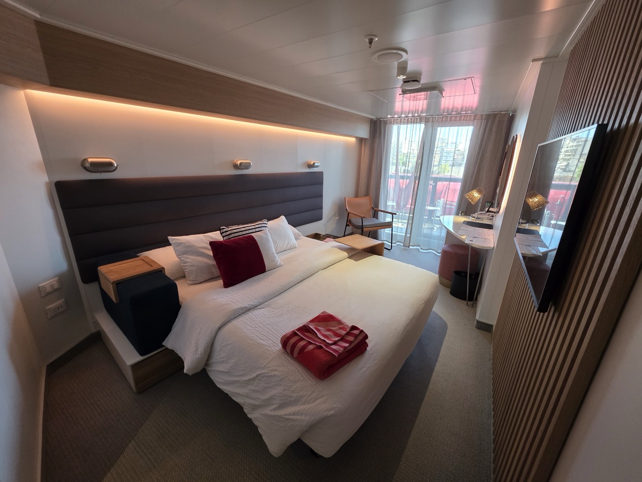 Cabin 8042Z on board Scarlet, Valiant and Resilient Lady