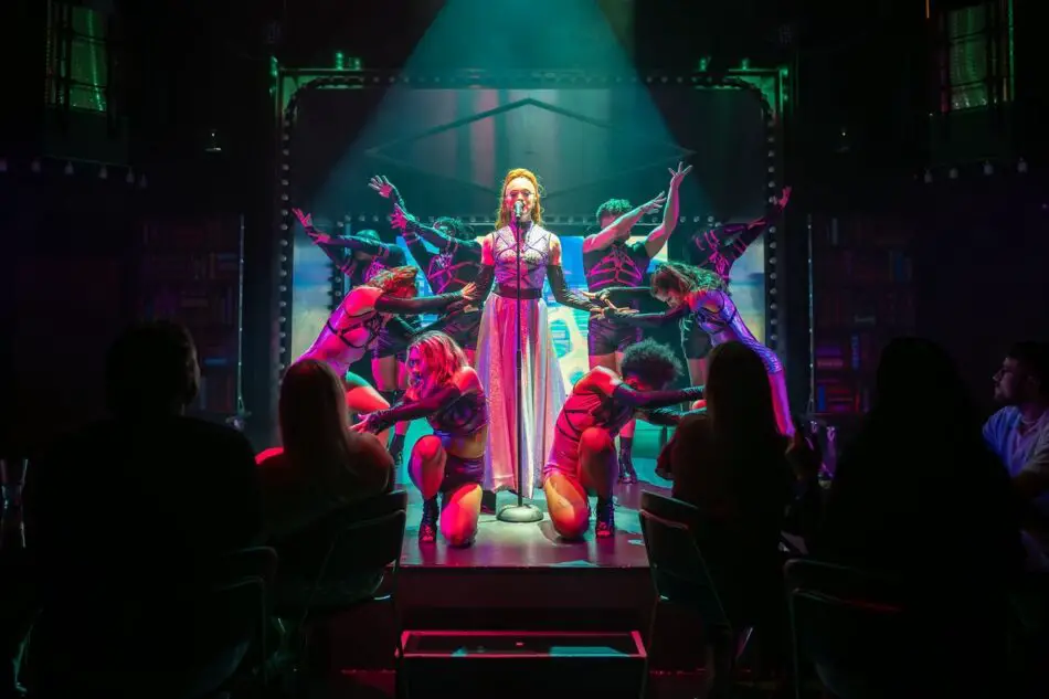 Jodie in the role of Lola