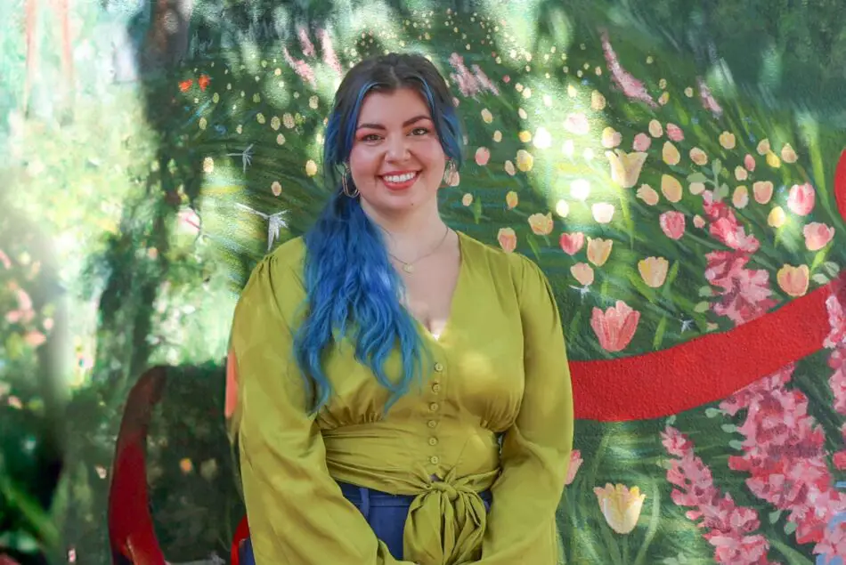 Abigail joins Happenings Cast 12 on Scarlet Lady as The Artist