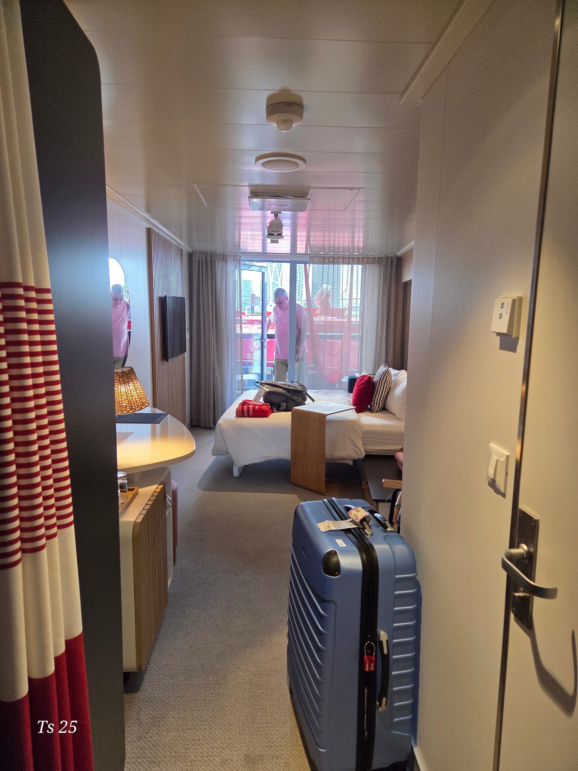 Cabin 8226A on board Scarlet, Valiant and Resilient Lady
